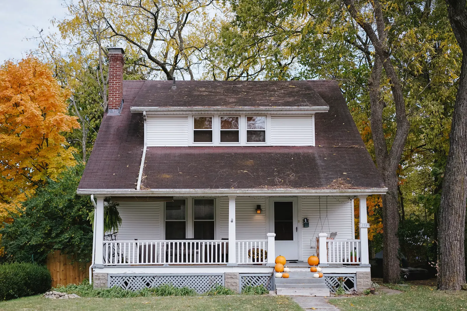 An American house in autumn, with a yard ready for seasonal cleanup.
